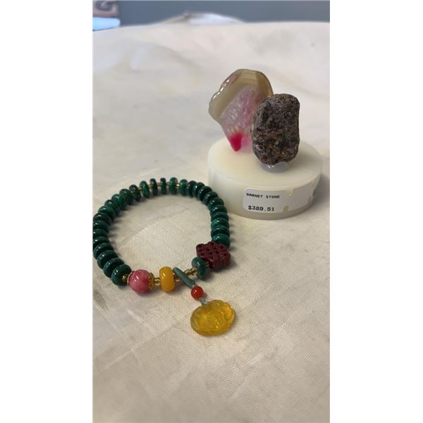 GARNET STONE DISPLAY W/ BRACELET