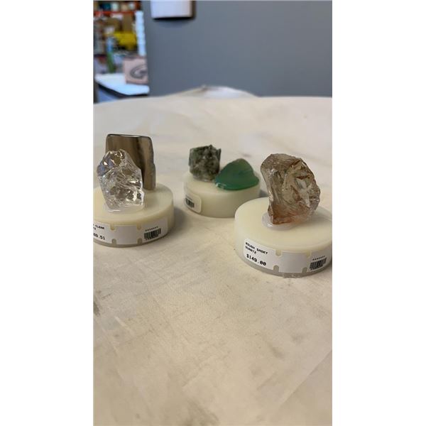 ROUGH CLEAR QUARTZ, SMOKEY QUARTZ AND EMERALD DISPLAYS