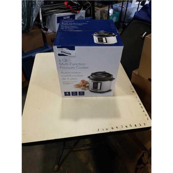 INSIGNIA 6QT PRESSURE COOKER  - RETAIL $149