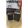 Image 1 : 2 HARD 4 WHEEL SUITCASES