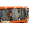 Image 2 : 3  2 PIECE MENS SUITS