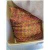 Image 8 : 2 BOXES OF ASSORTED BLANKETS AND THROWS