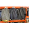 Image 2 : 3  2 PIECE MENS SUITS