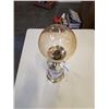 Image 4 : VINTAGE BUDWEISER LIGHT W/ GLASS SHADE