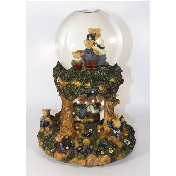 BEAR MUSICAL SNOW GLOBE