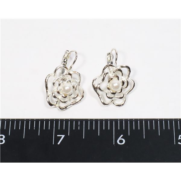 SILVER TONE FLOWER DESIGN FAUX PEARL EARRINGS