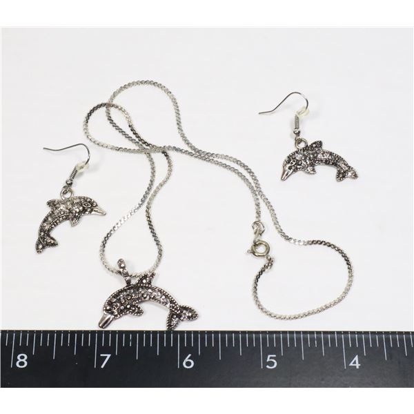 SILVER TONE DOLPHIN DESIGN JEWELRY SET