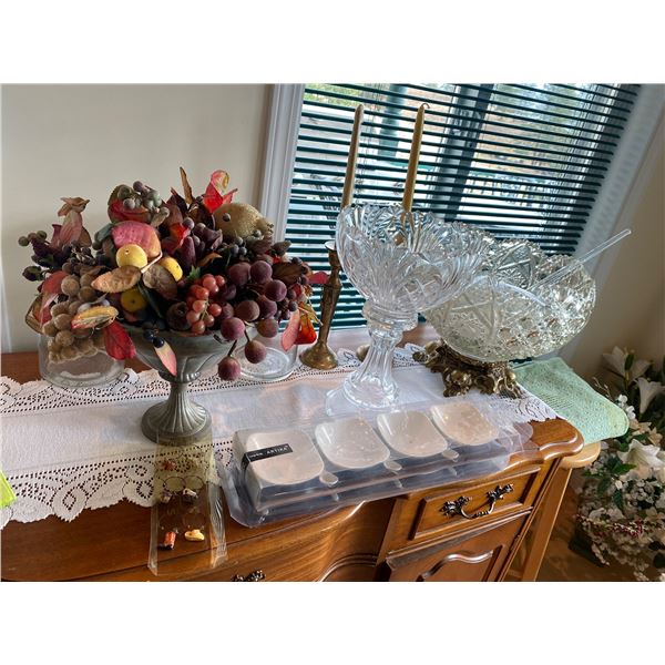 Decor, punch bowl etc