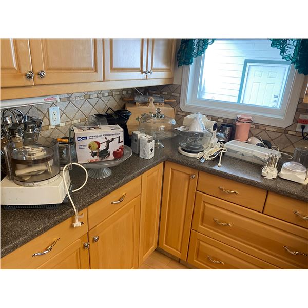 Lot of kitchen items