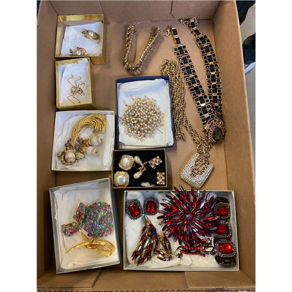 Lot of costume jewelry