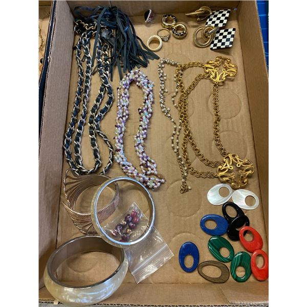 Assorted jewelry