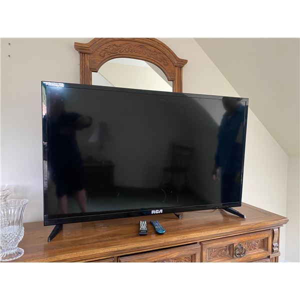 55  RCA tv with remote