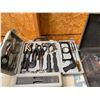 Image 1 : Tool kit and sauder gin