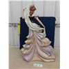Image 5 : 30'' Porcelain Lady Statue Made in Italy