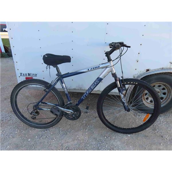 ALTA Trek Multi Speed Pedal Bike with 27" Rims