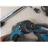 Image 5 : 2 Makita 12V Drill + Charger, 1 Battery, Hard Case, Tool Belt, Nail Puller, 1/2" 