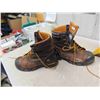 Image 4 : 2 Booster Cables, (2) 2 Ton Stabilizing Jacks, Pair of Sz 9.5 Work Boots