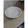 Image 5 : Enamel Turkey Roaster, 2 Large Pots with Lids, 2 Basins, Strainer