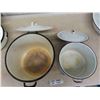 Image 7 : Enamel Turkey Roaster, 2 Large Pots with Lids, 2 Basins, Strainer