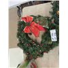 Image 3 : Christmas Décor ;3 Wreaths, Mini Lights, plus more