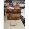 Image 3 : Picnic Baskets, Rattan Shelf, Magazine Rack, plus more