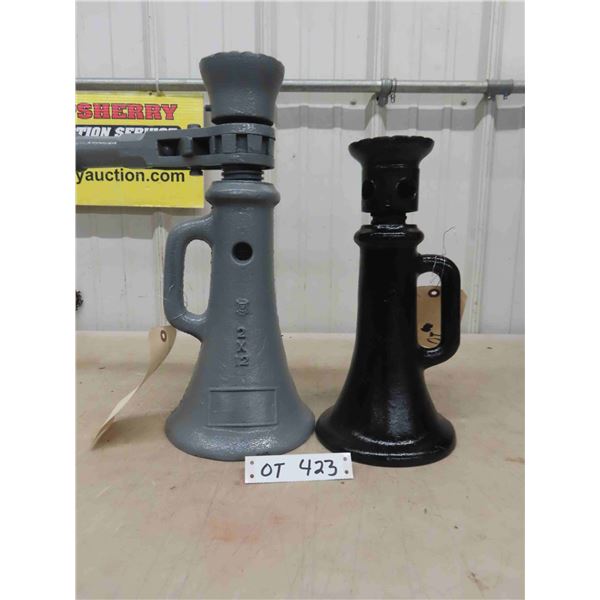 Building Jacks (2) 13" & 17"