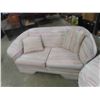 Image 5 : Couch & Love Seat