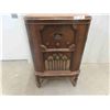 Image 1 : Majestic Cabinet Radio 13" x 23" x 38"