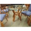 Image 2 : Sunroom Wicker Table 29" x 42" & 4 Chairs