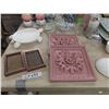Image 4 : Room Décor ; Vases, Wall Plaques, Candles, Place Mats, Napkins