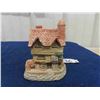 Image 4 : 4 Hand Painted Houses - 2 by David Winter - Little Market, Wine Merchant, 