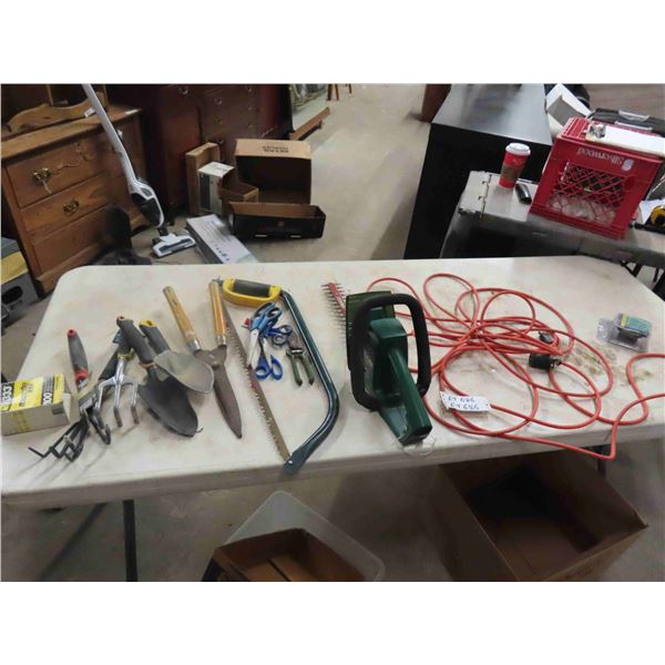 Weed Eater 14" Hedge, Saw, Flower Bed Tools