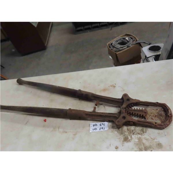 Large Set of Cattle Dehorners - Total Length 47"