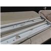 Image 3 : (2) 48" Fluorescent Light Fixture