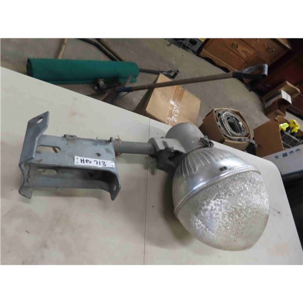 Yard Light with Bracket