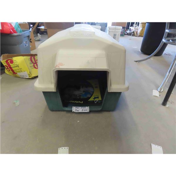 Petmate Barn home 20"x 22" x 29"