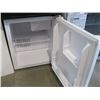 Image 2 : WHITE BAR FRIDGE