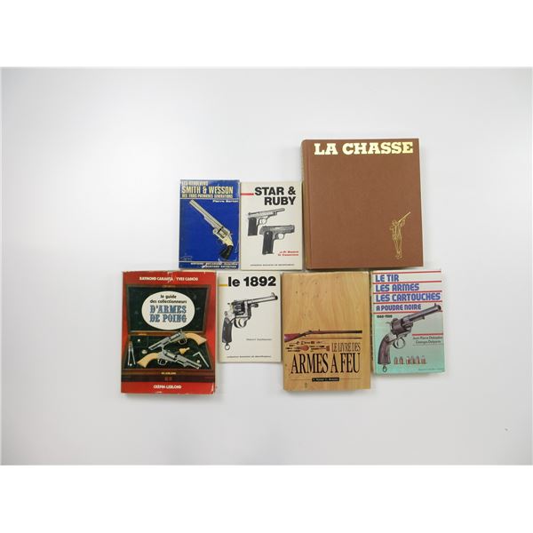 ASSORTED GUN BOOK LOT (IN FRENCH)