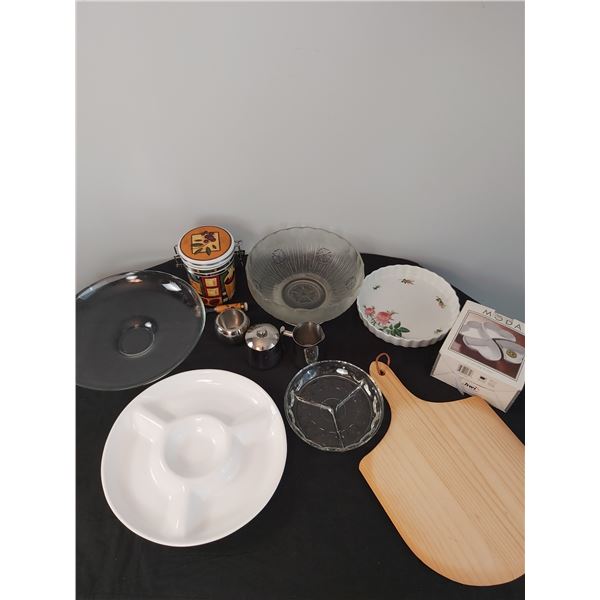 Kitchen Servingware Lot