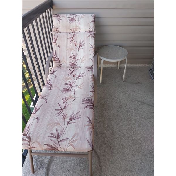 Patio Lounger with Side Table