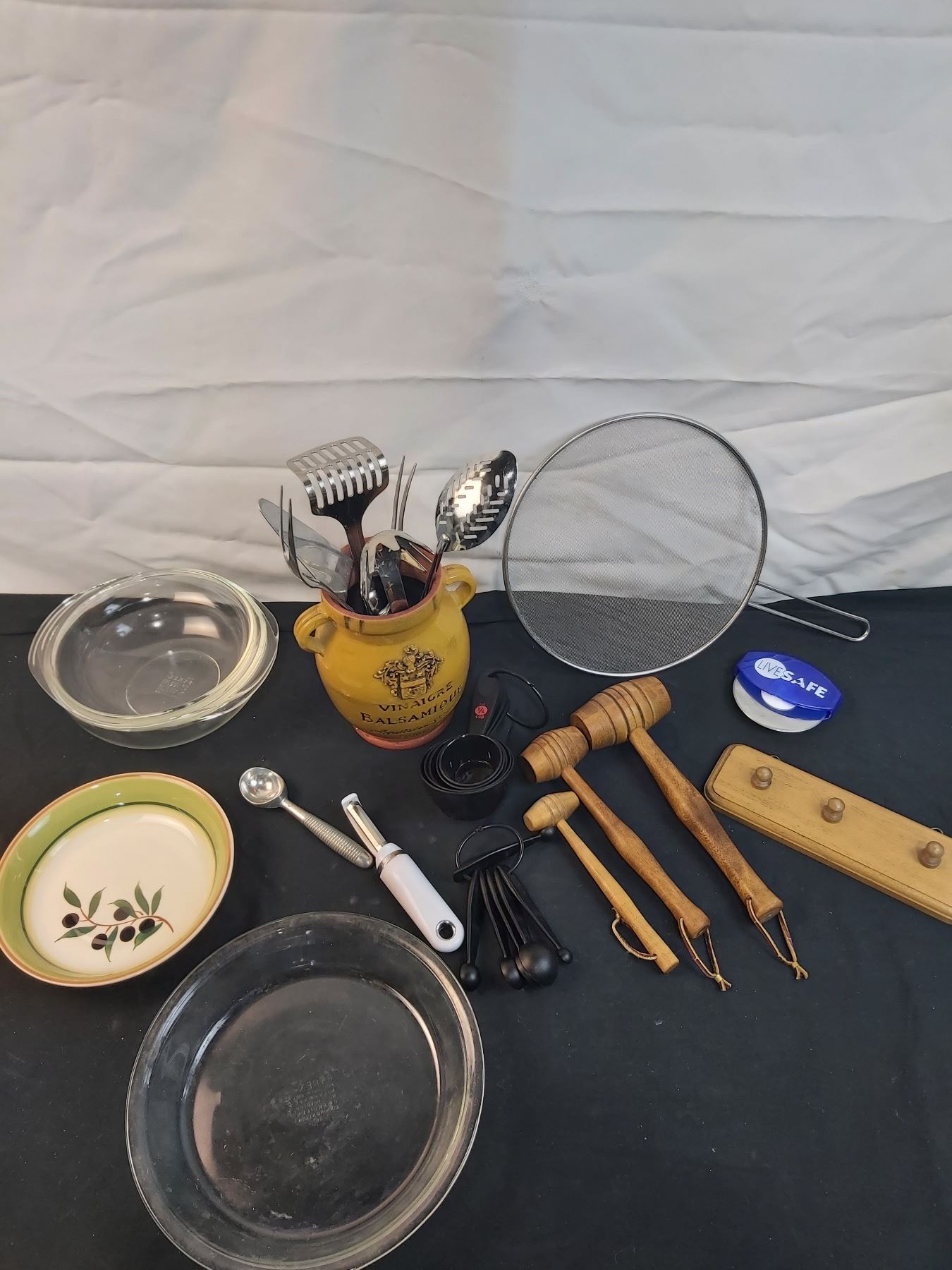 Assorted KitchenWare & Decor - Sunrise Estate Services Ltd