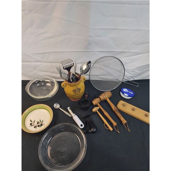 Assorted KitchenWare & Decor - Sunrise Estate Services Ltd