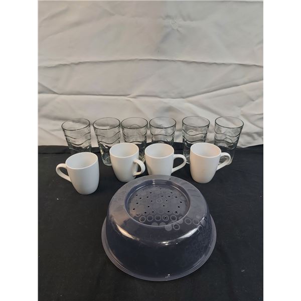 6 Glass Glasses, 4 Master Chef Coffee Mugs & Microwave Splatter Shield