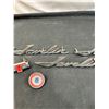 Image 3 : 7 Automotive Emblem Badges