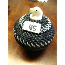 4" tall Baleen Basket with 2 white Stripes and an Eagle Head by Harry Hank (1)