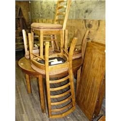 Drexel Heritage Dining Room table with 2 leaves and 4 matching chairs excellent condition (66)