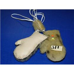 Eskimo Yo yo Mittens Maria Anariark of Togiak  (1)