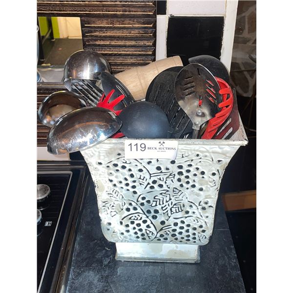 Assorted Kitchen Utensils