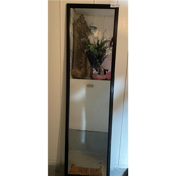 Stand up Mirror And Stool