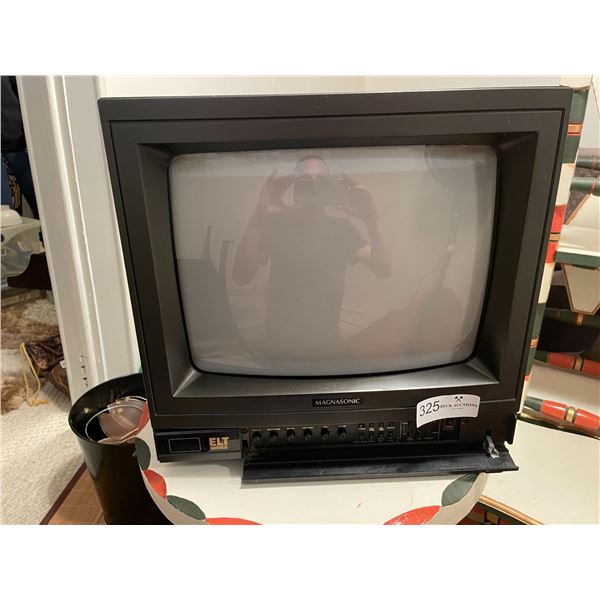 Old Fashioned TV Magnesonic 14in